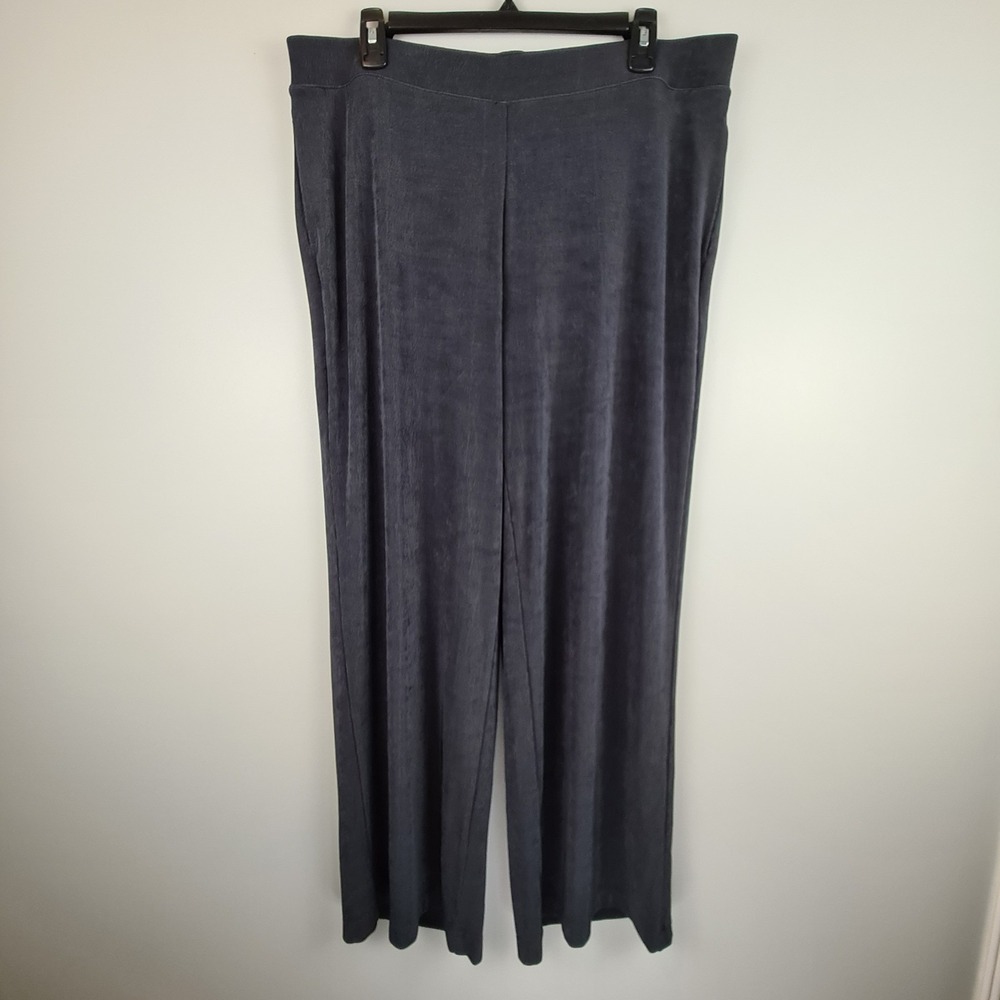 Chicos Women's Straight Leg Pull On Ankle Pants Size‎ 2P Gray Green Slinky Knit